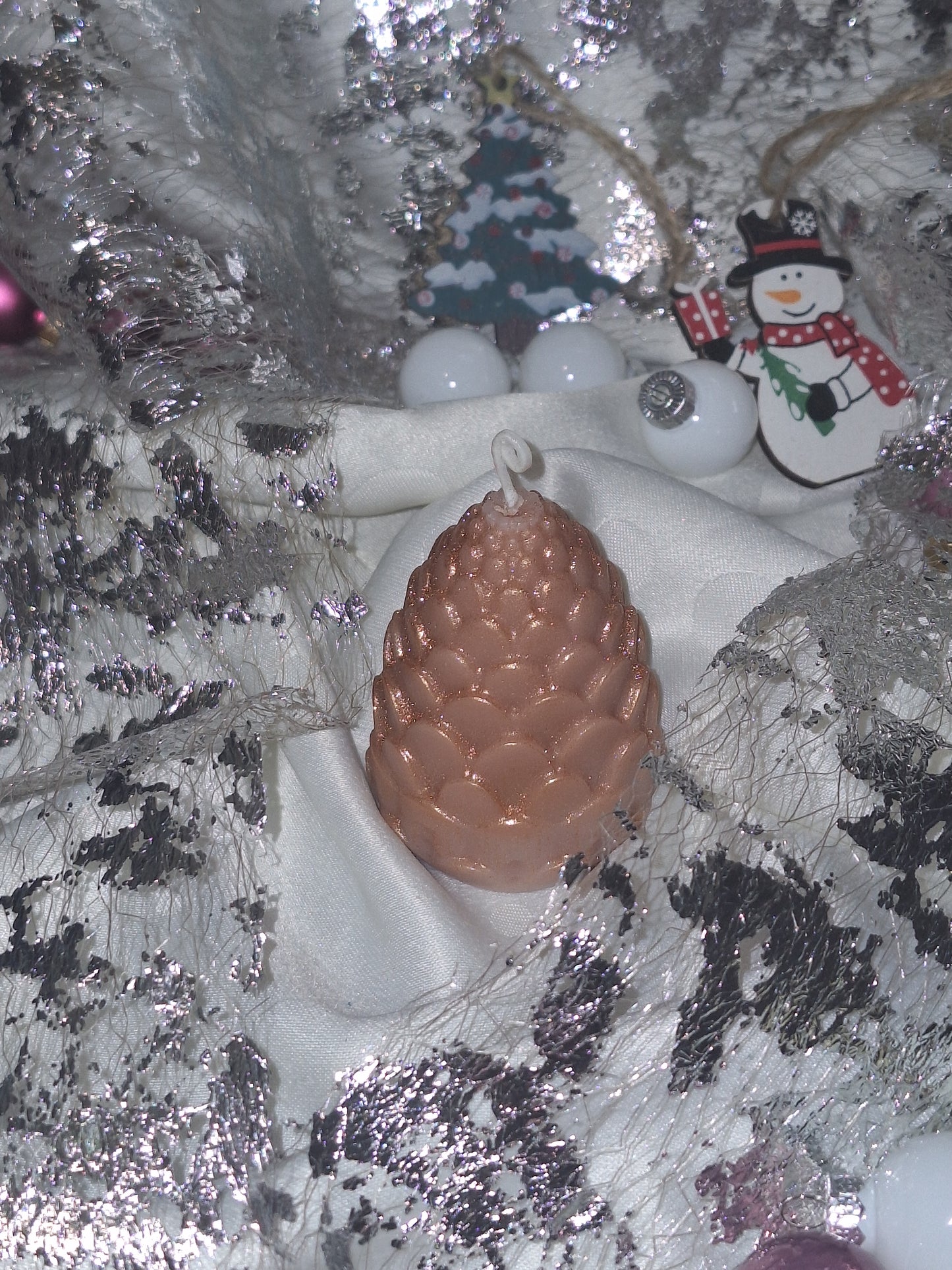 Bougie "Pomme de pin mordorée"