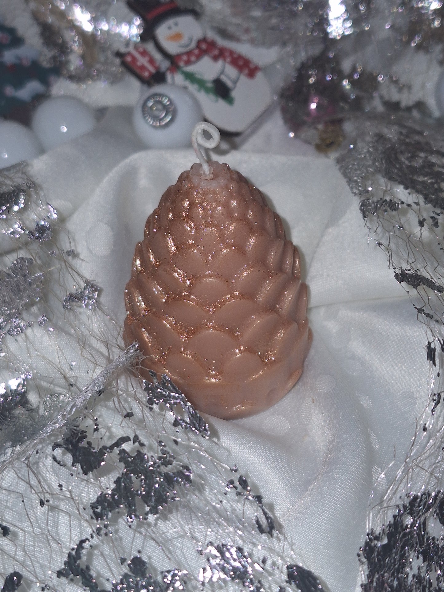 Bougie "Pomme de pin mordorée"