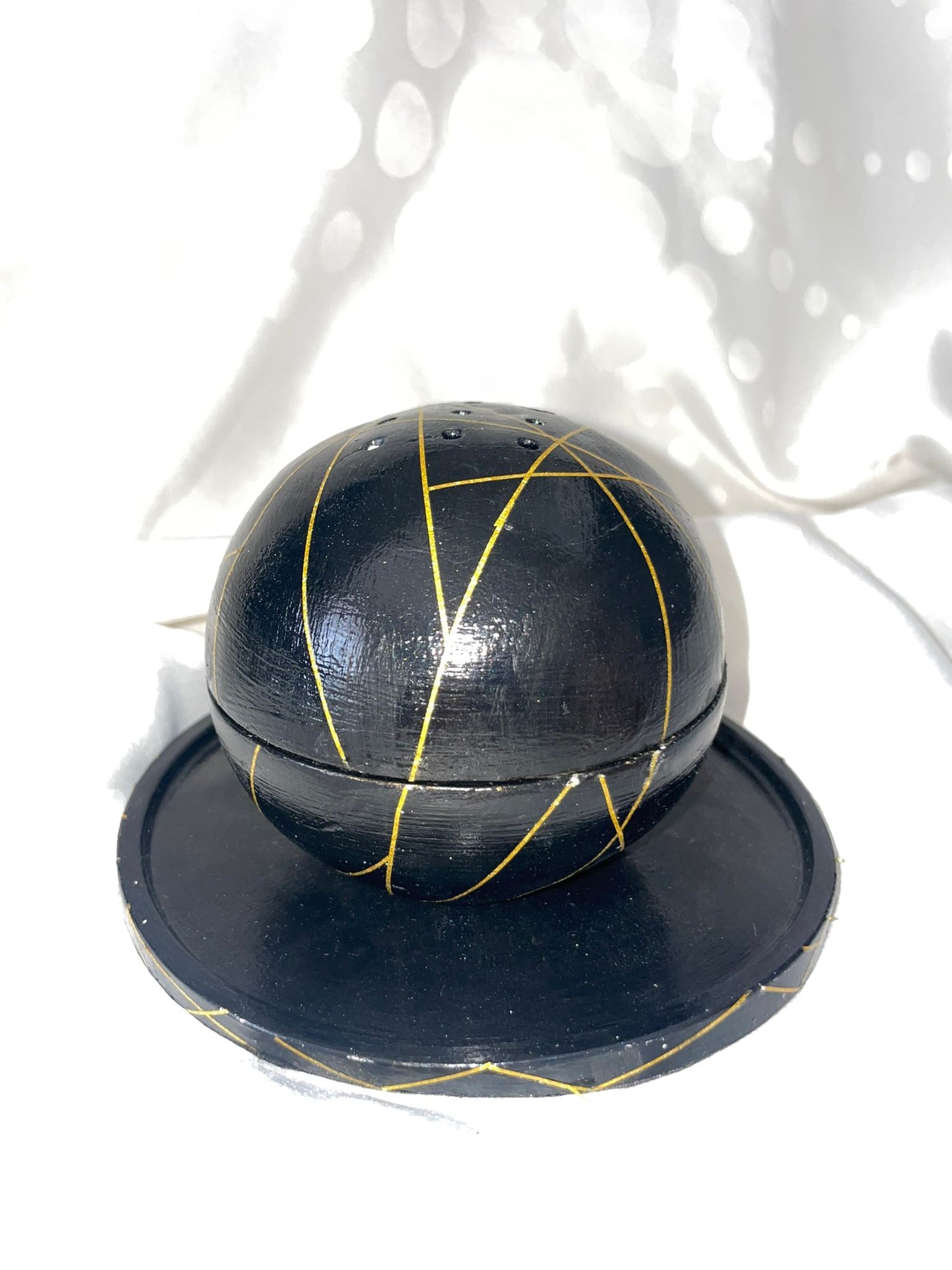 Sphère pour encens : ensemble "Nuit dorée". (Vendue sans le plateau)