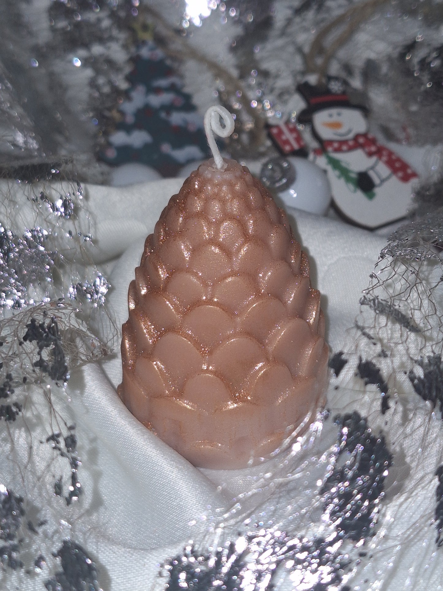 Bougie "Pomme de pin mordorée"