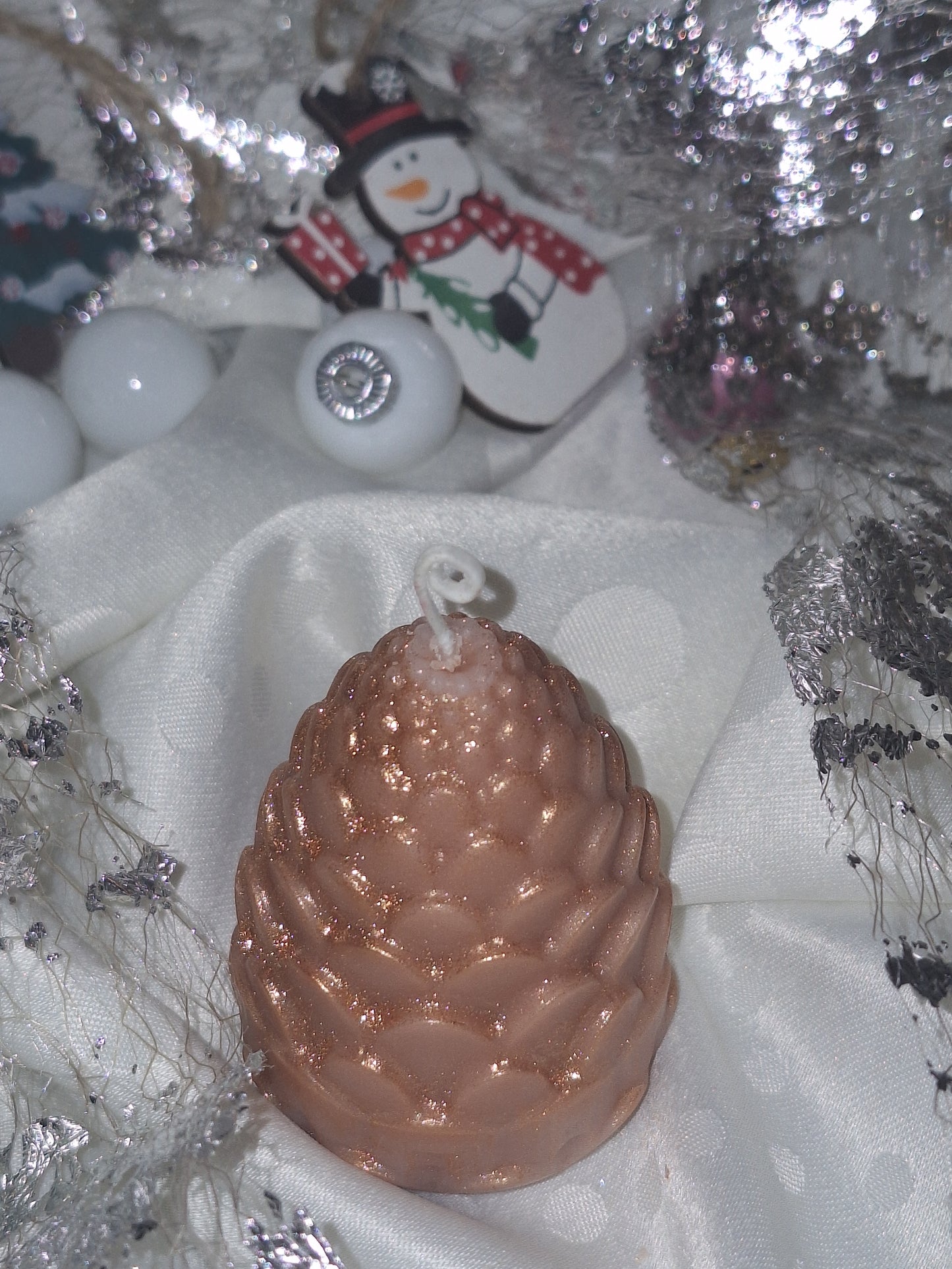 Bougie "Pomme de pin mordorée"